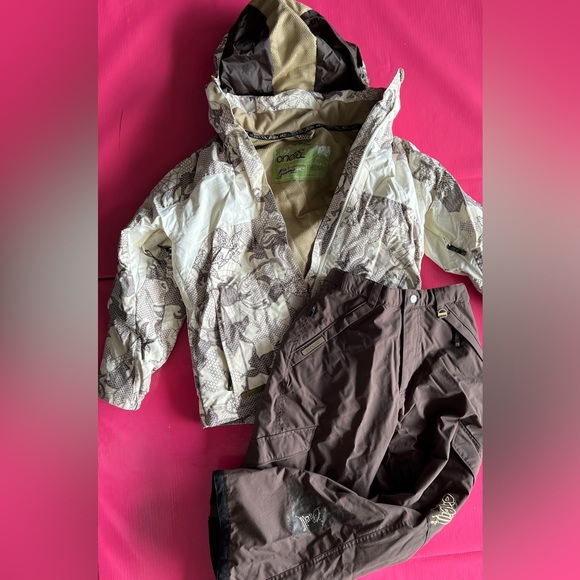 O’Neill amazing matching jacket and snow pants - Picture 1 of 15